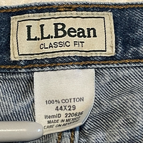 LL Bean Classic Fit Jeans Mens 44X29(28) Med Wash Straight Leg Distressed - Picture 3 of 8